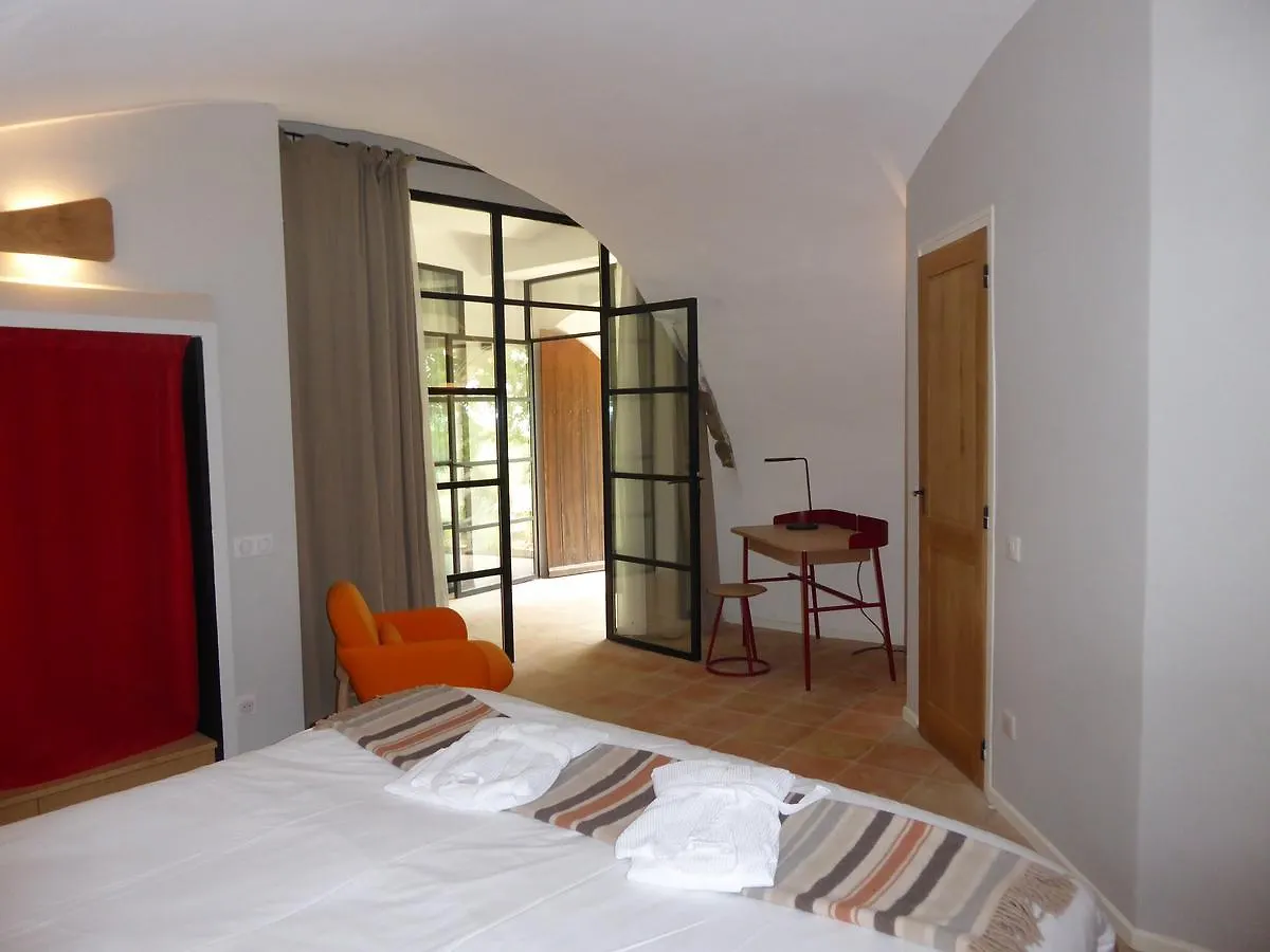 ***  Domaine De Saint Quentin Bed & Breakfast Oppedette France